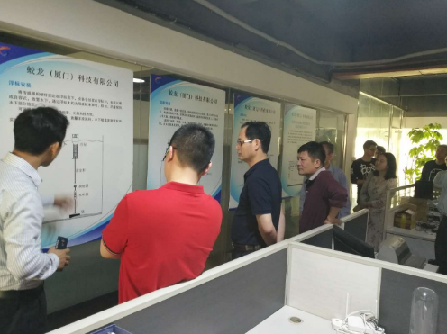 石獅市科技局局長(zhǎng)和廈大許老教授一行參觀(guān)蛟龍科技